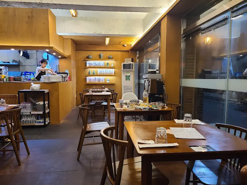 깔끔한 식당 내부