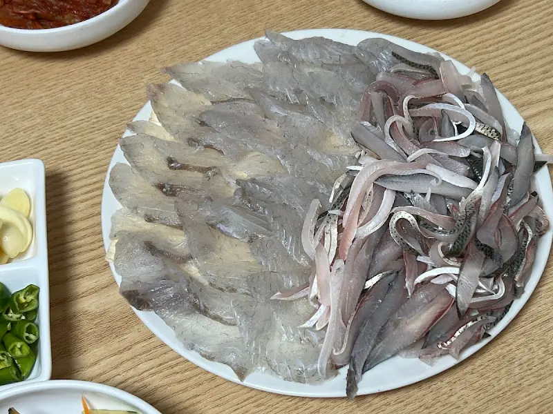 윤기가 흐르는 도다리, 밀치회