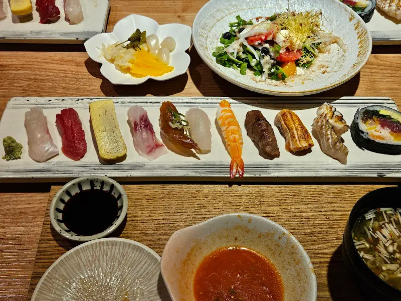 입안에서 사르르 녹는 듯한 스시