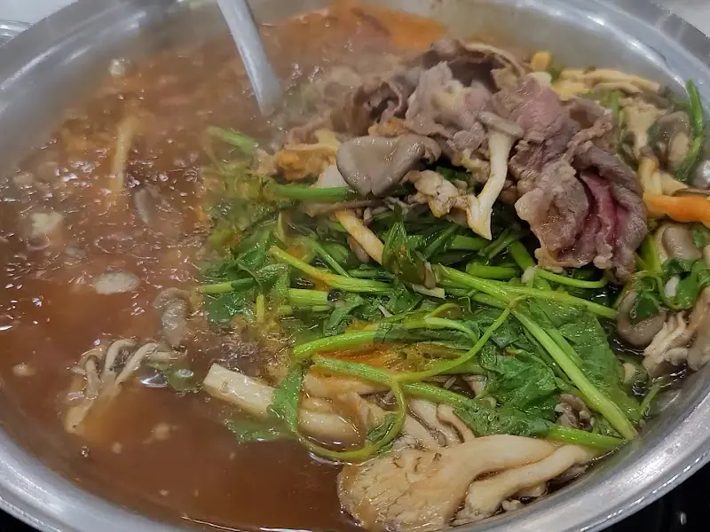 얼큰 버섯칼국수