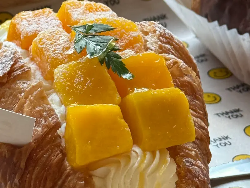 달콤한 망고가 듬뿍 올라간 크라플