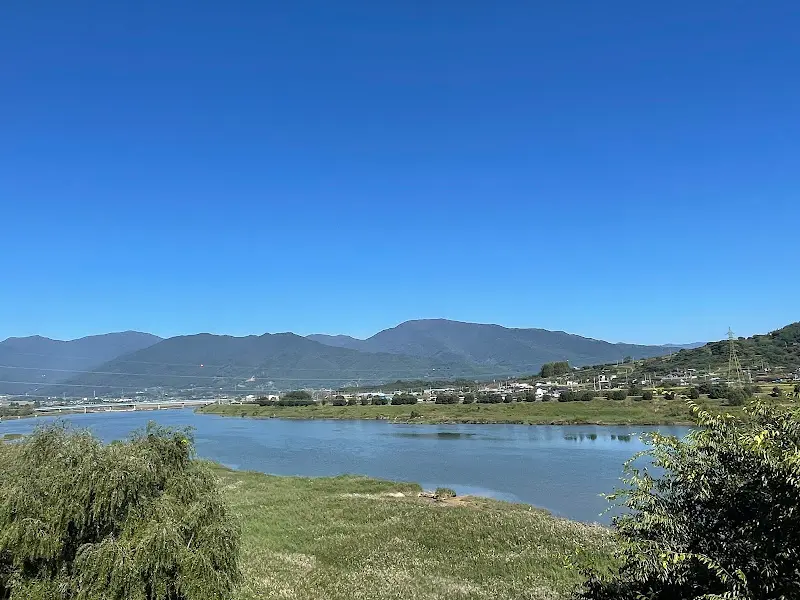 섬진강과 주변 산세를 한눈에 담을 수 있는 멋진 뷰