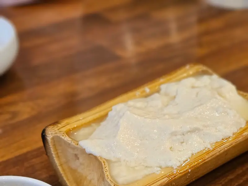 대나무 그릇에 담긴 두부