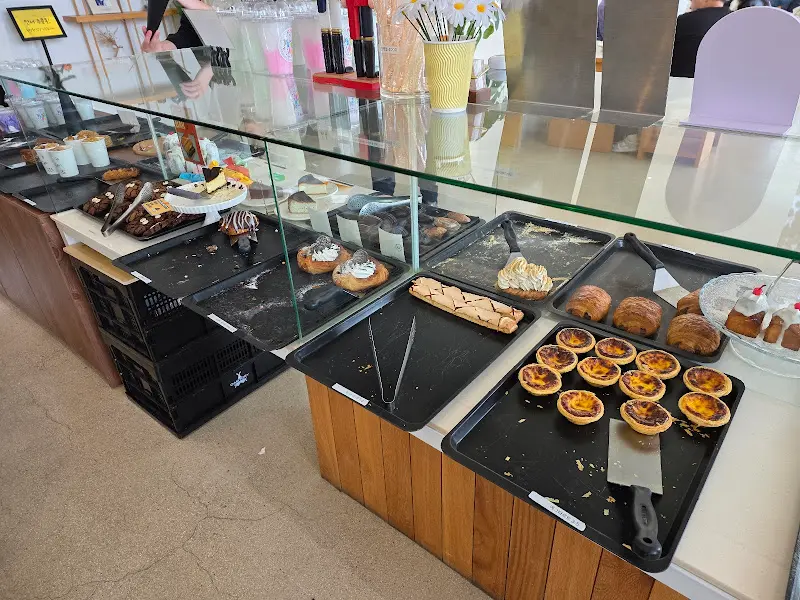 다양한 빵과 디저트