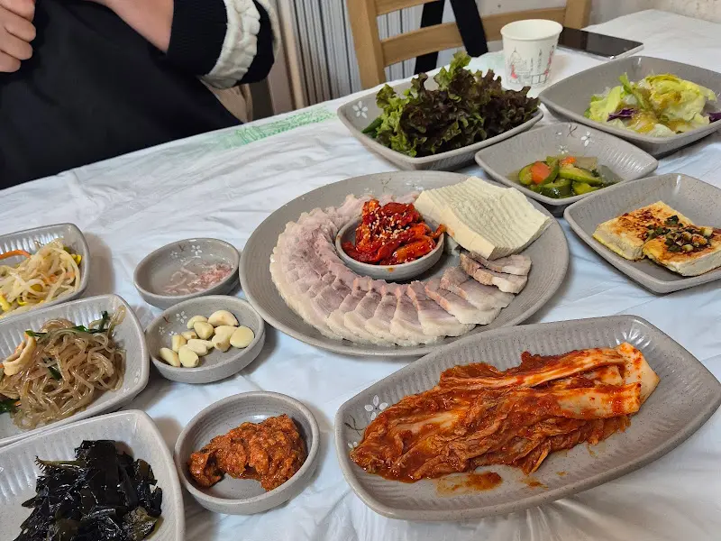 수육보쌈과 밑반찬