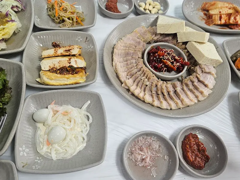 푸짐한 수육보쌈 한상