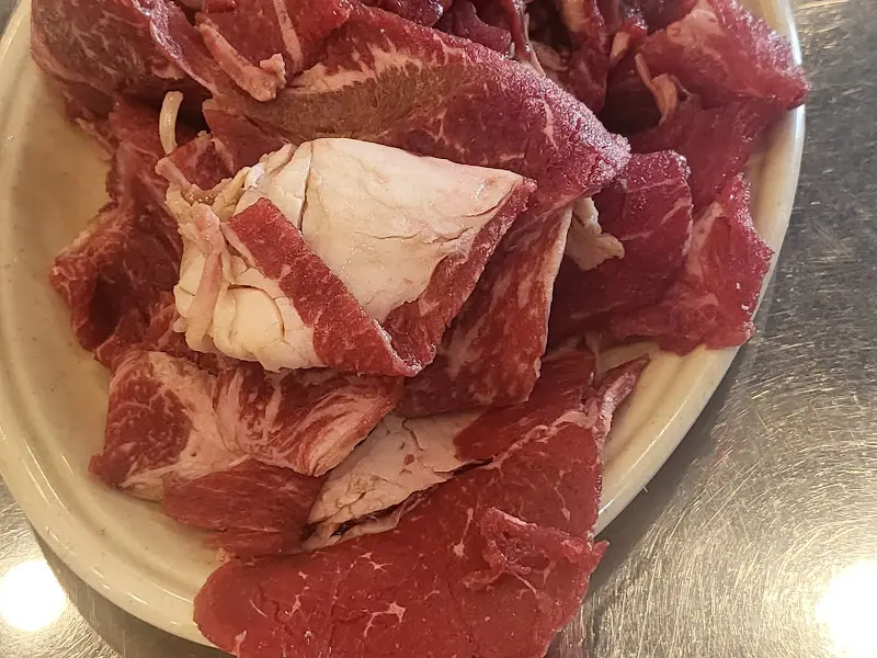 접시에 담겨 나온 양념 소고기