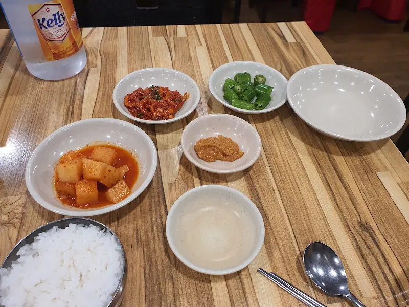 정갈하게 차려진 밑반찬