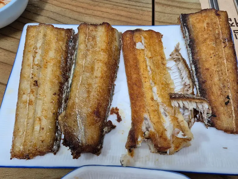 노릇노릇하게 구워진 갈치구이