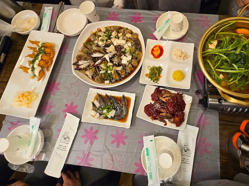 간장게장 정식에 포함된 간장새우장 클로즈업