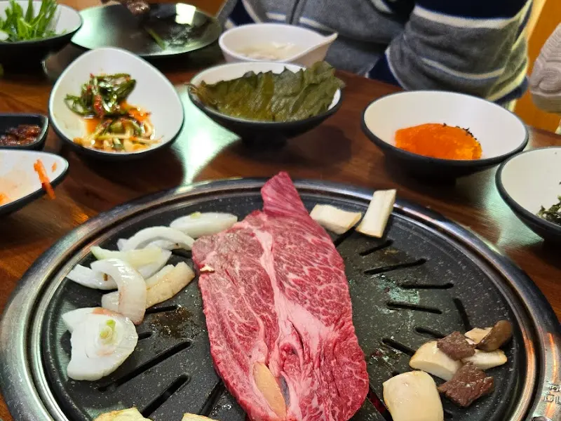 숯불 위에 구워지는 한우