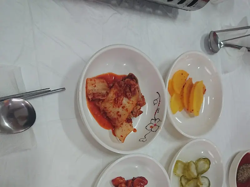 정갈하게 담겨진 밑반찬