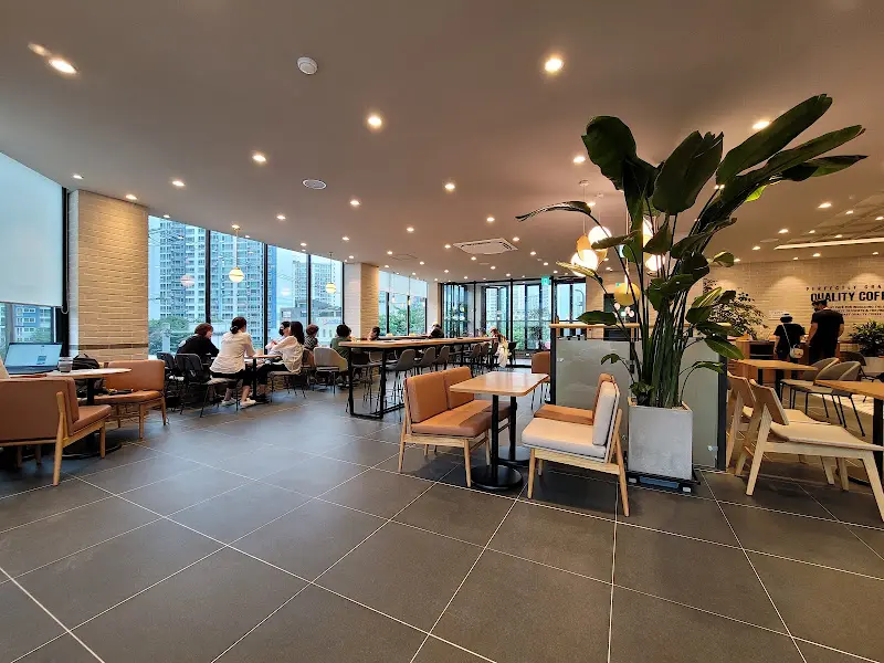 넓은 테이블 간 간격