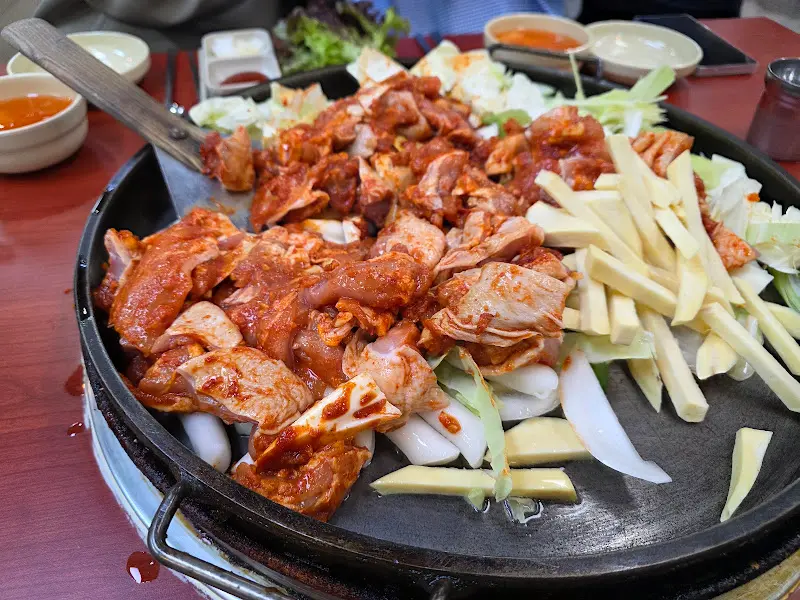 닭갈비 푸짐한 한 상