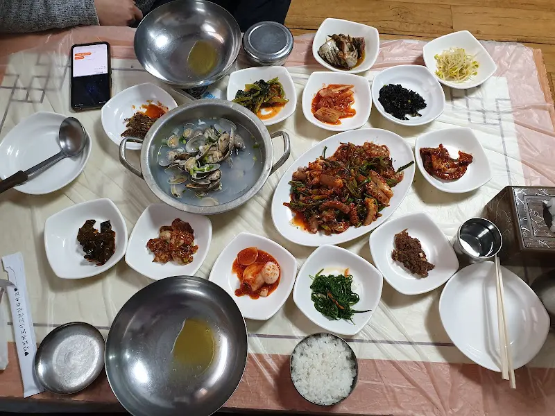 새콤달콤한 양념이 일품인 낙지초무침