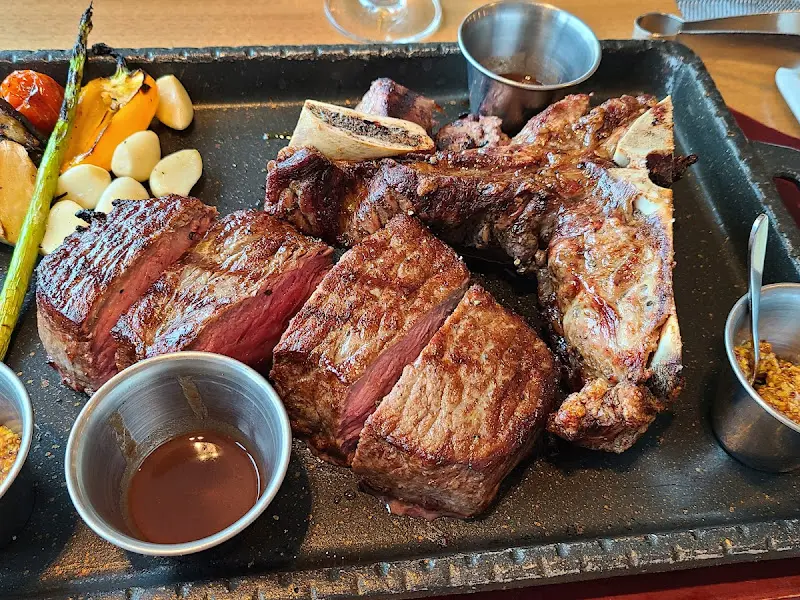 티본스테이크 한 상 차림