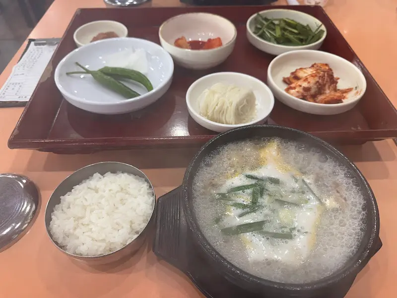 장수촌 순대돼지국밥 돼지국밥 한상차림
