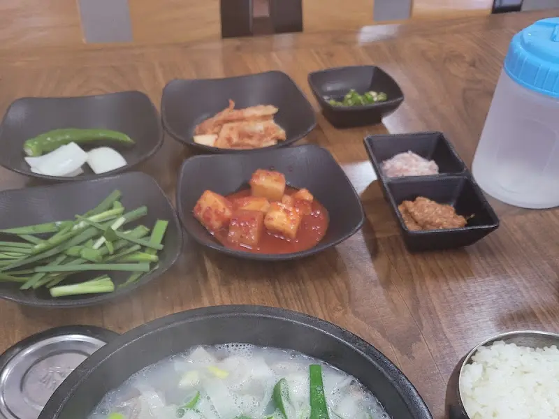 장수돼지국밥 기본 반찬