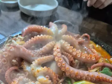 기다림 끝에 만나는 황홀경, 백종원 낙지 맛집에서 피어나는 인천의 맛