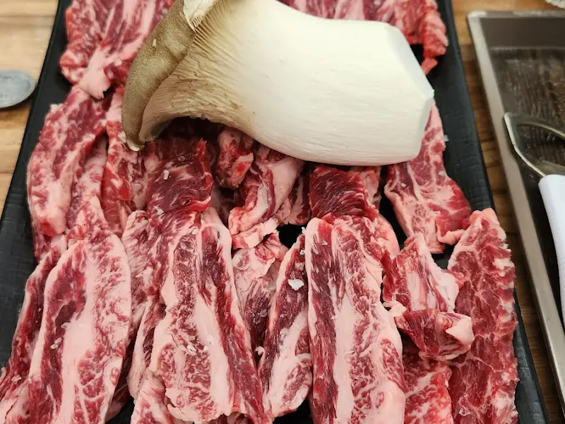 마블링이 선명한 갈비 한 판
