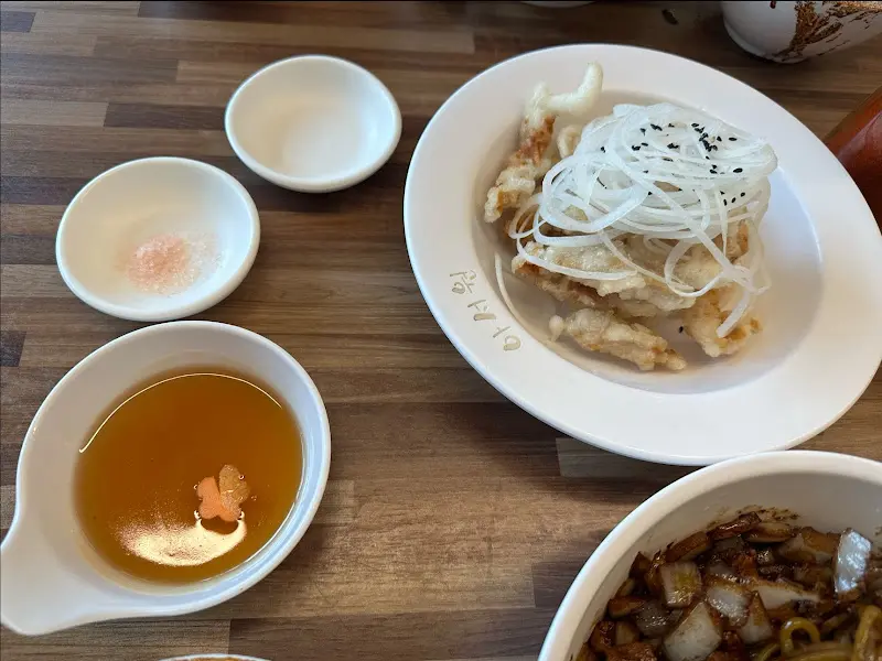 뽀얀 튀김옷을 입은 탕수육