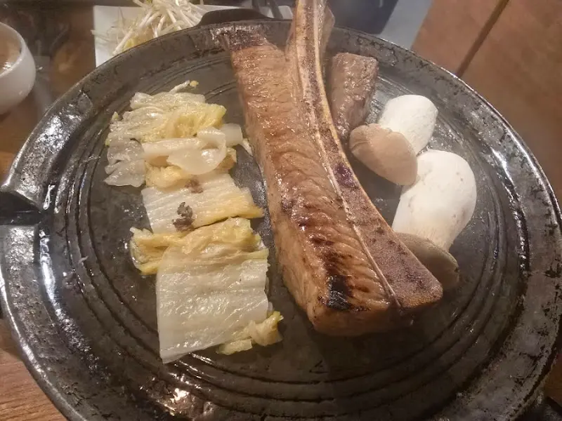 소우대갈비와 곁들임 채소