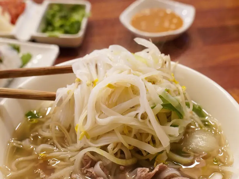 고기가 듬뿍 올라간 베트남시장쌀국수