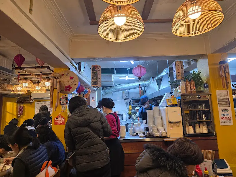 분주한 주방 내부