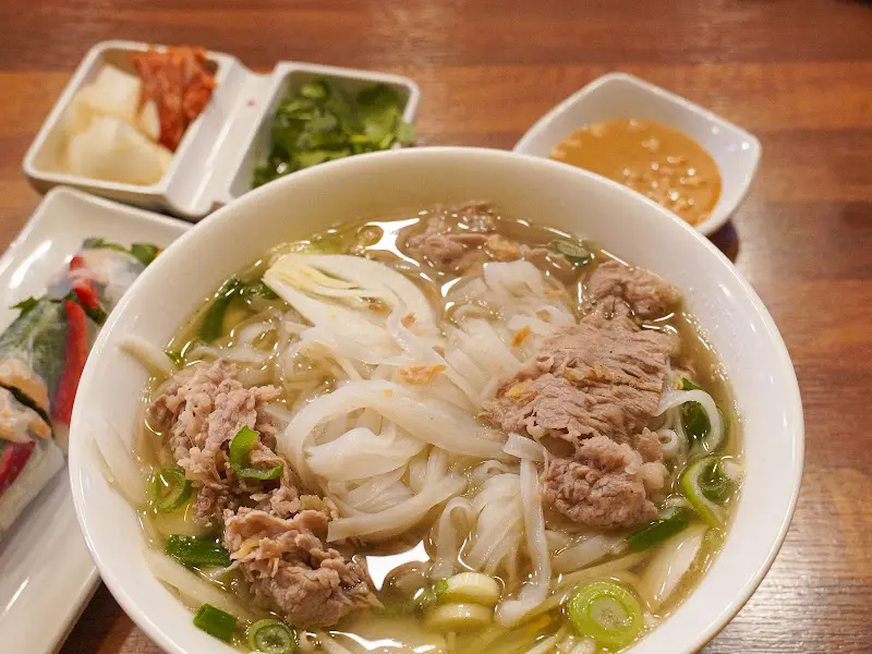 푸짐한 쌀국수 한상차림