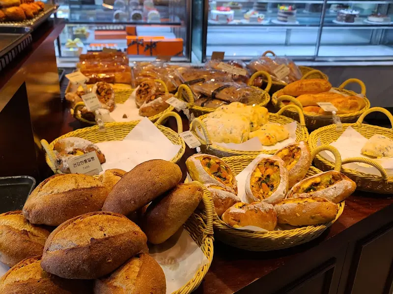 홍종흔베이커리의 다양한 빵들