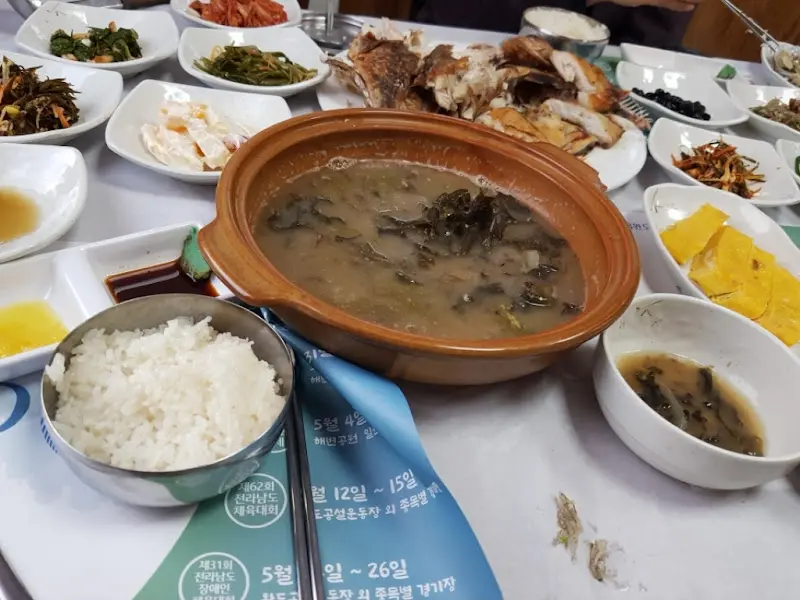 빙그레식당 전체 상차림