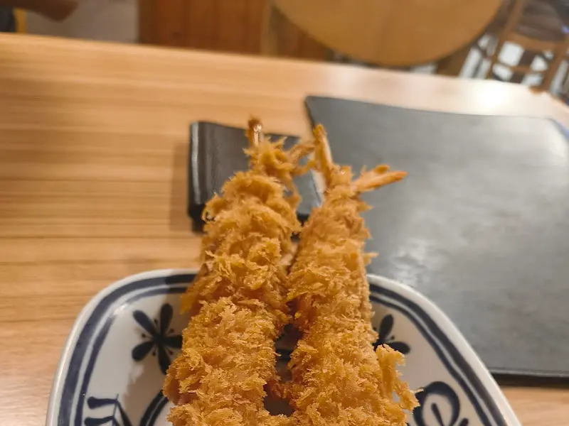 갓 튀겨져 나온 새우튀김