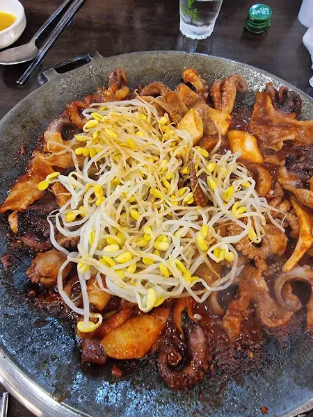 쭈꾸미 볶음과 콩나물