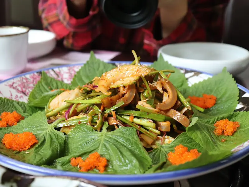 싱싱한 해산물이 가득한 물회