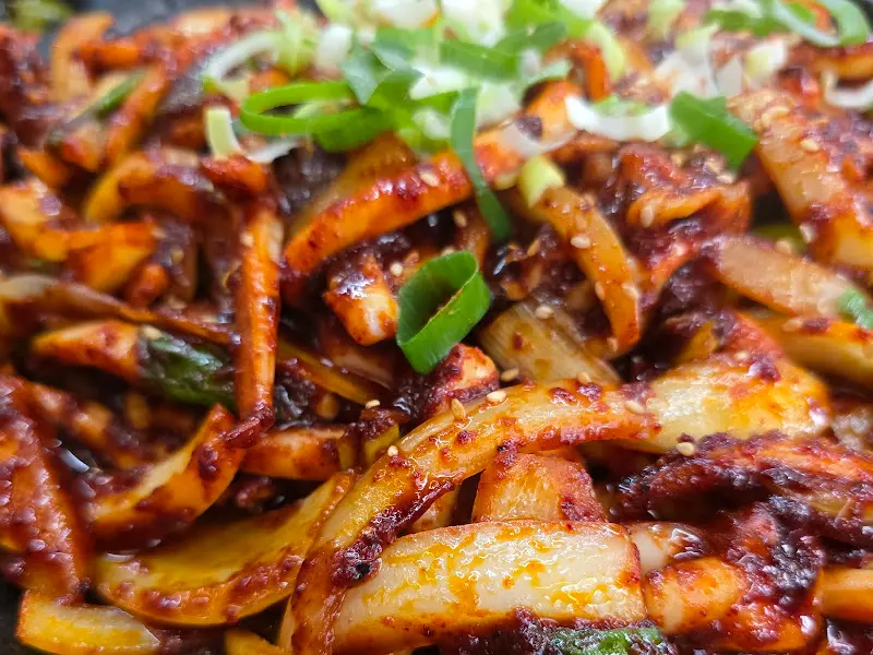 두레식당 오징어볶음 근접 사진