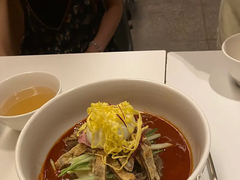 비빔냉면의 클로즈업 샷