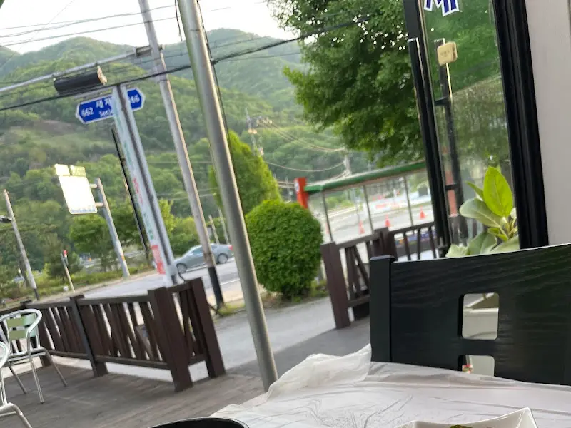 식당에서 바라본 바깥 풍경