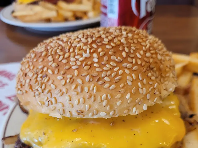 더블 치즈 버거 근접샷