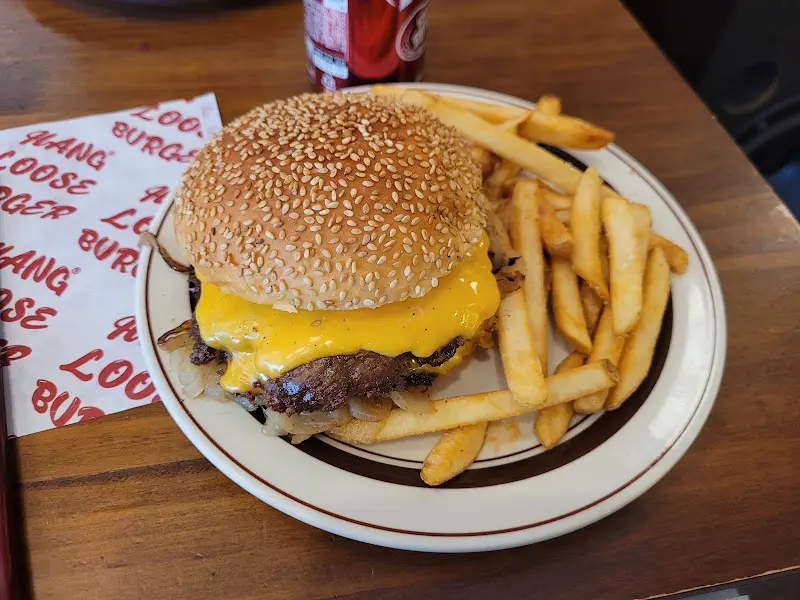 더블 치즈 버거와 감자튀김, 콜라