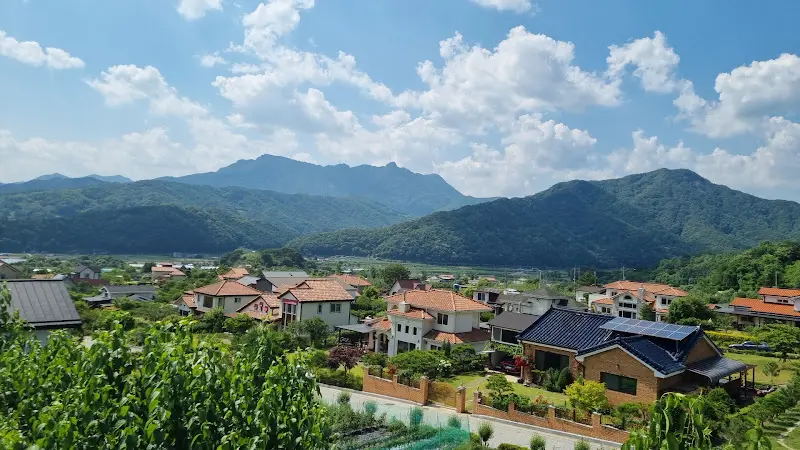 식당에서 바라본 탁 트인 풍경