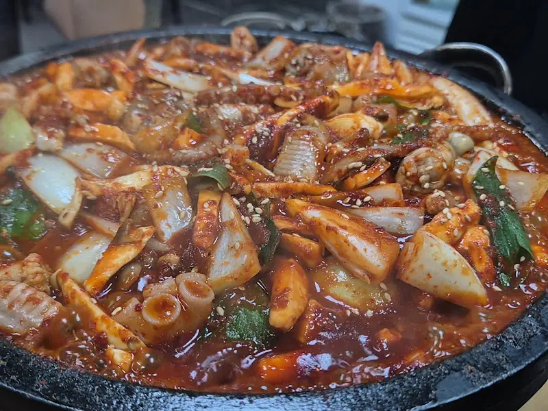 윤기가 좔좔 흐르는 꼼장어