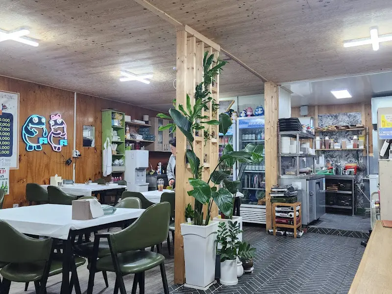 식당 내부 다른 각도