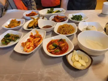 고즈넉한 풍경 속 아쉬움이 남는 식사, 안동 지역 백년가게 맛집 방문기