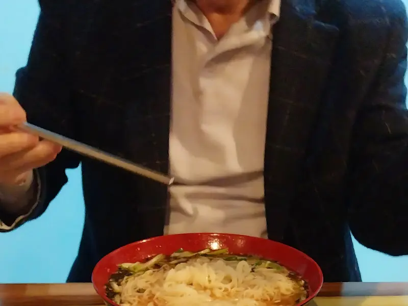 잔치국수 식사 장면