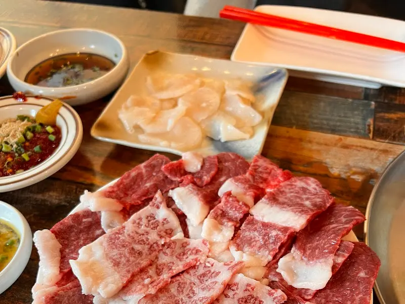 박수삼합 차돌박이, 키조개, 육회