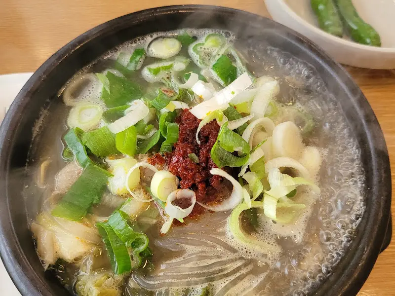 다진 양념이 올려진 해장국