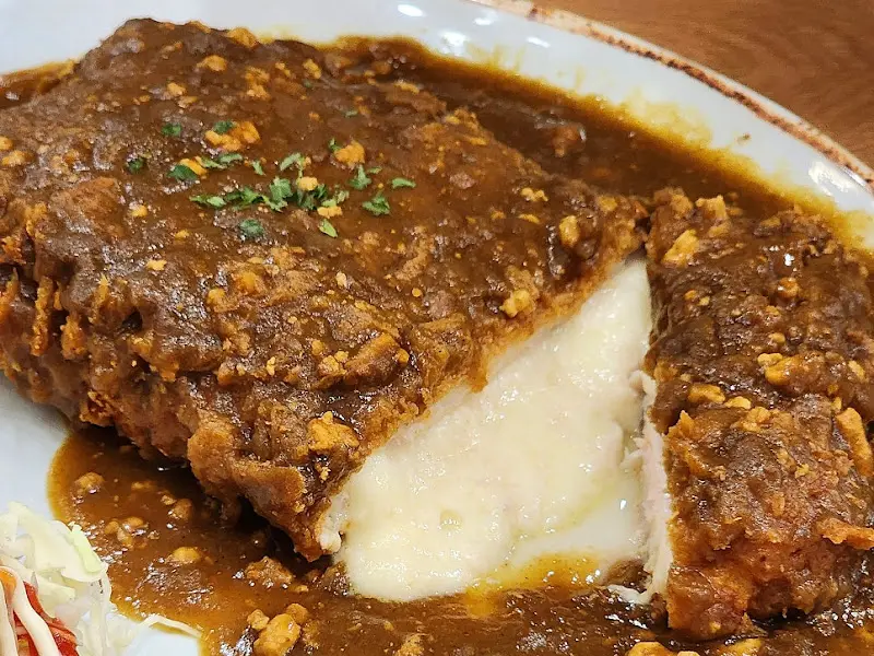 치즈가 가득한 돈까스