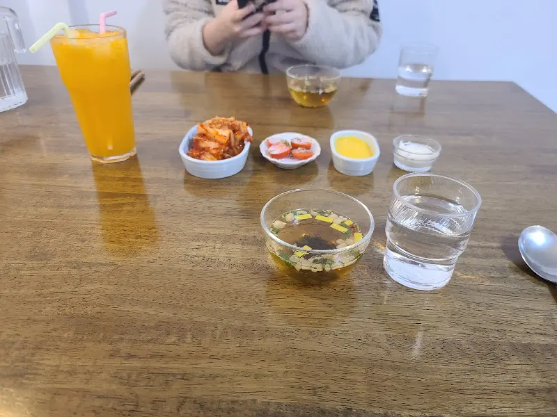 에이드와 곁들임 찬