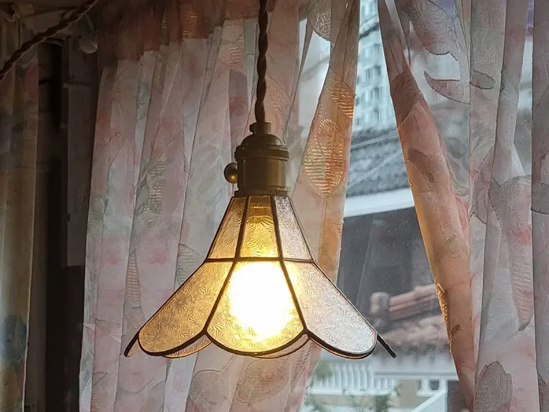 가게 내부 조명