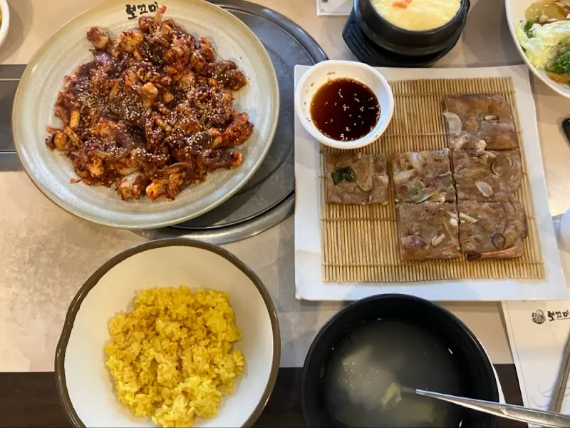 푸짐한 낙지볶음 세트 한 상 차림